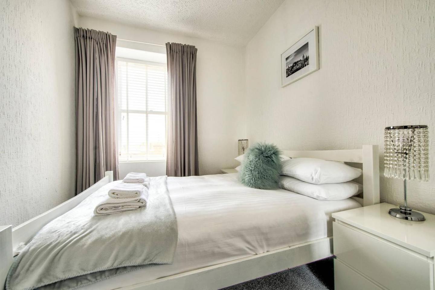 Guestready - Modern 2Br Home On The Royal Mile! Edinburgh Exterior photo